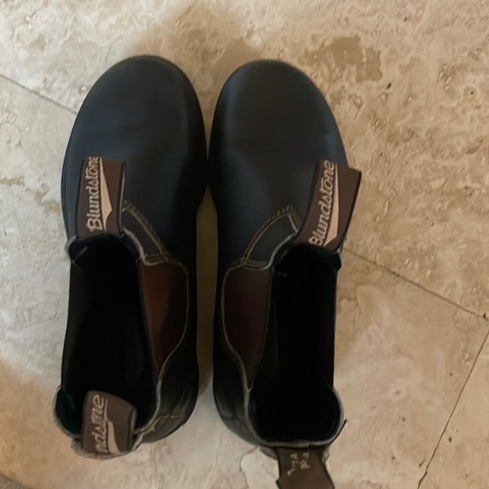 Blundstone Boots - Chelsea style, size 7.5 (size 4.5 in Blundstone sizing)